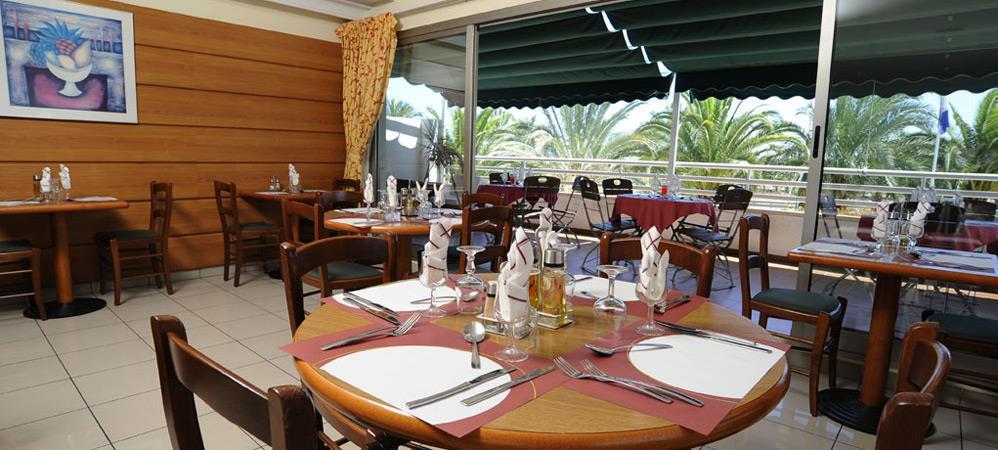 Travelodge Alicante Puerto Restaurant foto